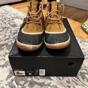 Sorel out n About boots, size 11